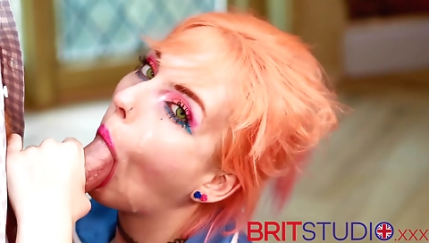 Amateur british hottie gives a blowjob and a creampie in front of fans