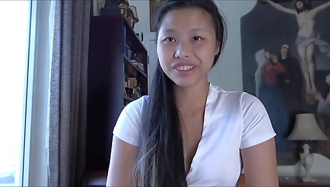 I am giving a facial to my boyfriend in this porn video