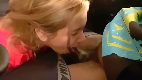 Deepthroat blowjob for a big cum face shot by the babe