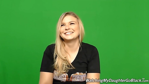 Blonde amateur gets fucked in the yard and handjob