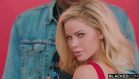 A slutty blonde in a sexy outfit makes the best of a dream