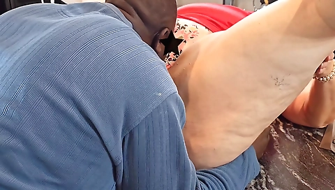 Mature woman gets banged by a young model from a modeling agency