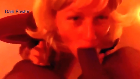 Mature blonde hottie gets her pussy fucked hardcore